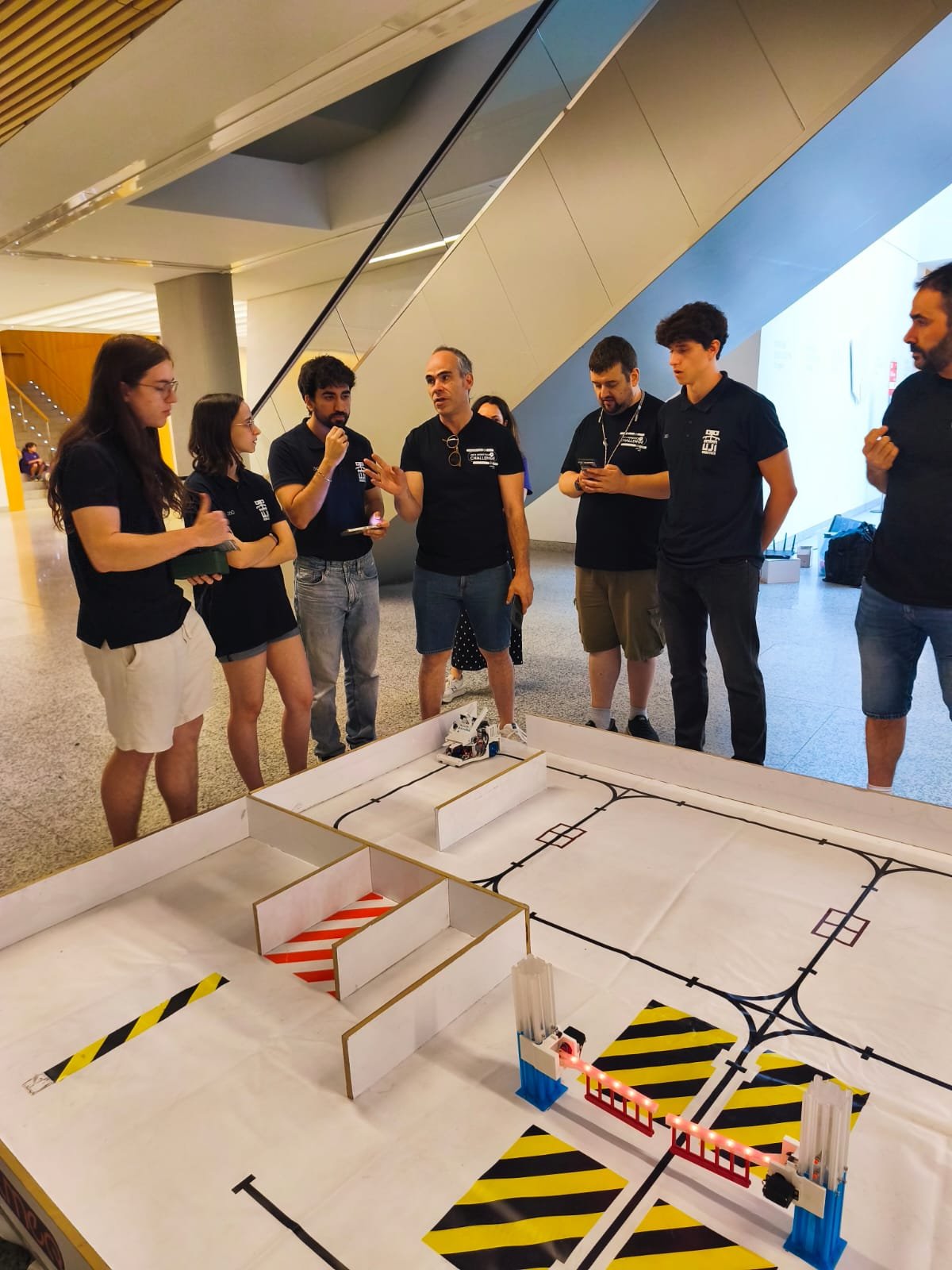 Equipo de UJI Robotics Team en la prueba de navegación autónoma del ASTI Robotics Challenge