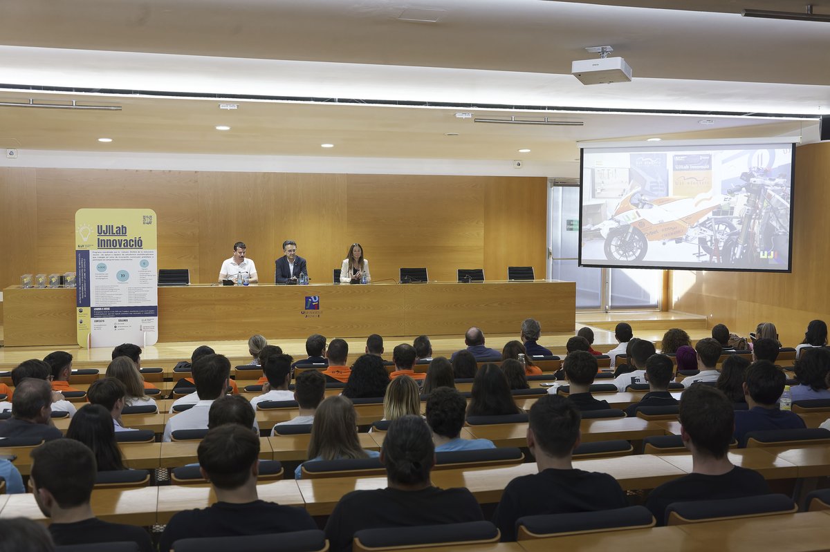 Charla de UJI Robotics Team en un evento de innovación de la Universitat Jaume I