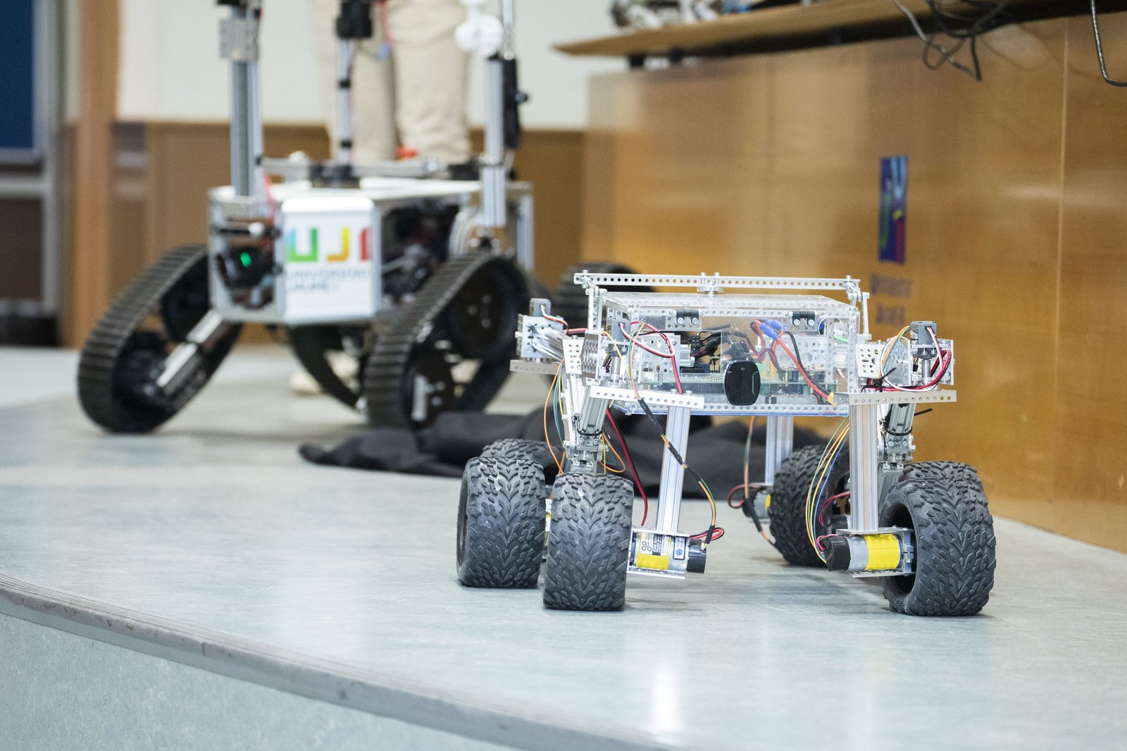 Presentación pública del primer prototipo del rover ante la comunidad universitaria